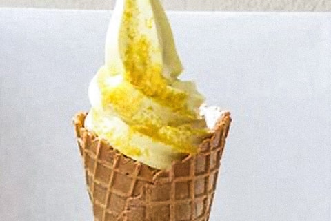 自然に囲まれて食べるかぼちゃソフトクリームは格別です
