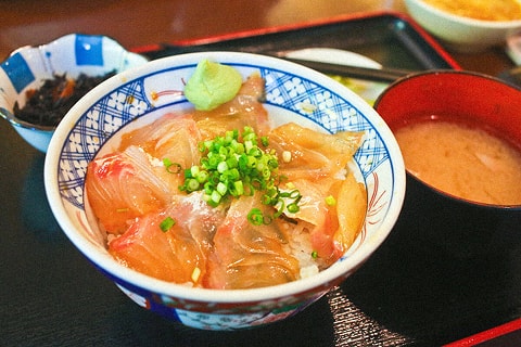 海の幸を活かした海鮮丼は、何を食べても美味しいです