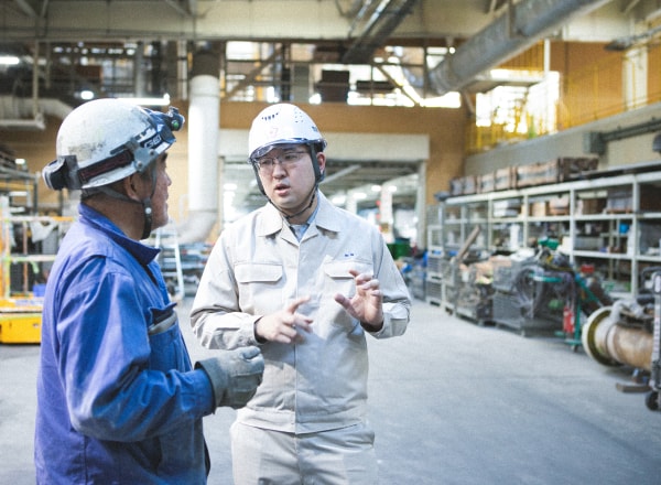 協力会社作業員との打ち合わせ