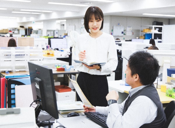 先輩に仕事の相談